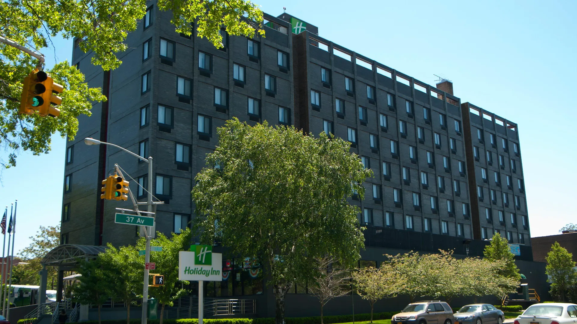 The Laguardia Hotel contacts
